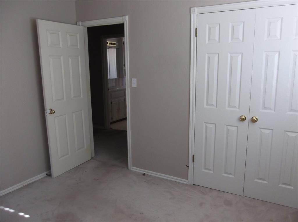 2924 N Vermont Avenue Property Photo 11
