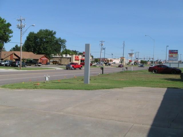4325 N & 4331 & 4337 N Kickapoo Ave Avenue Property Photo 5