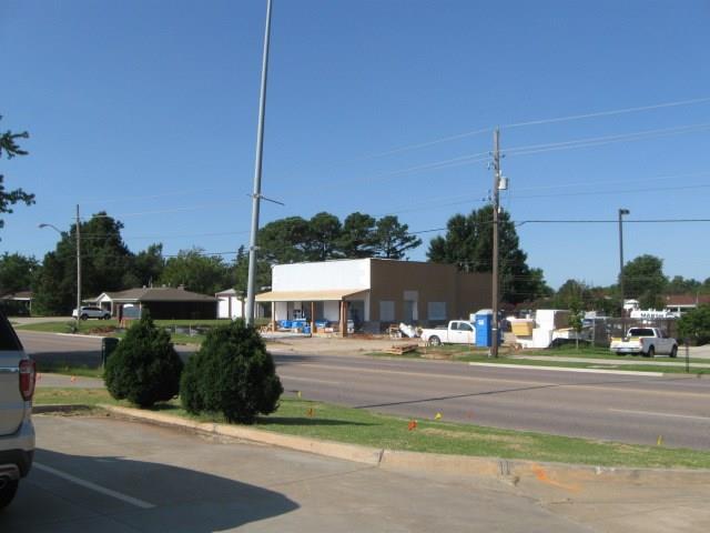 4325 N & 4331 & 4337 N Kickapoo Ave Avenue Property Photo 6