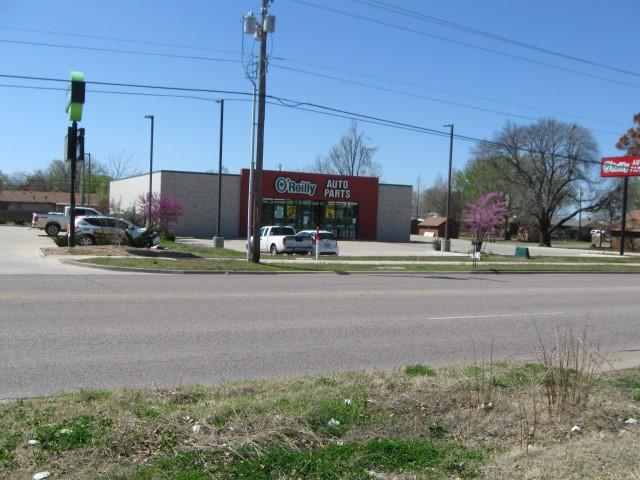 4325 N & 4331 & 4337 N Kickapoo Ave Avenue Property Photo 10