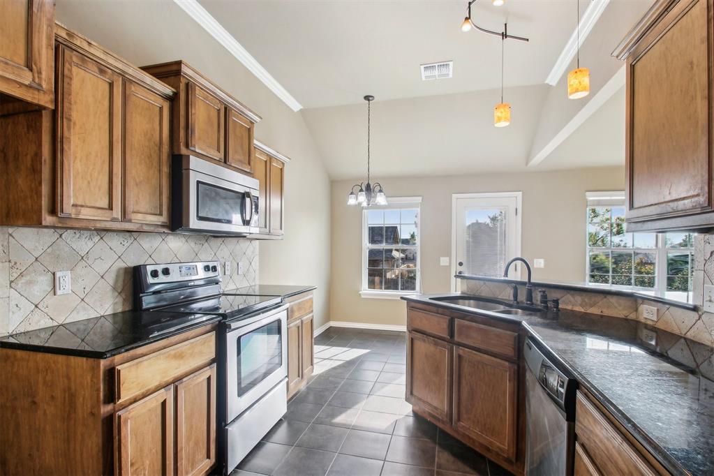704 Apple Tree Lane Property Photo 14