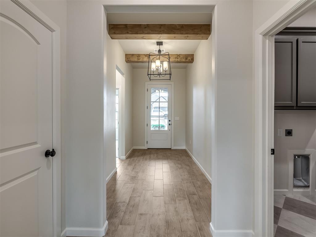 8104 Goldfinch Drive Property Photo 4