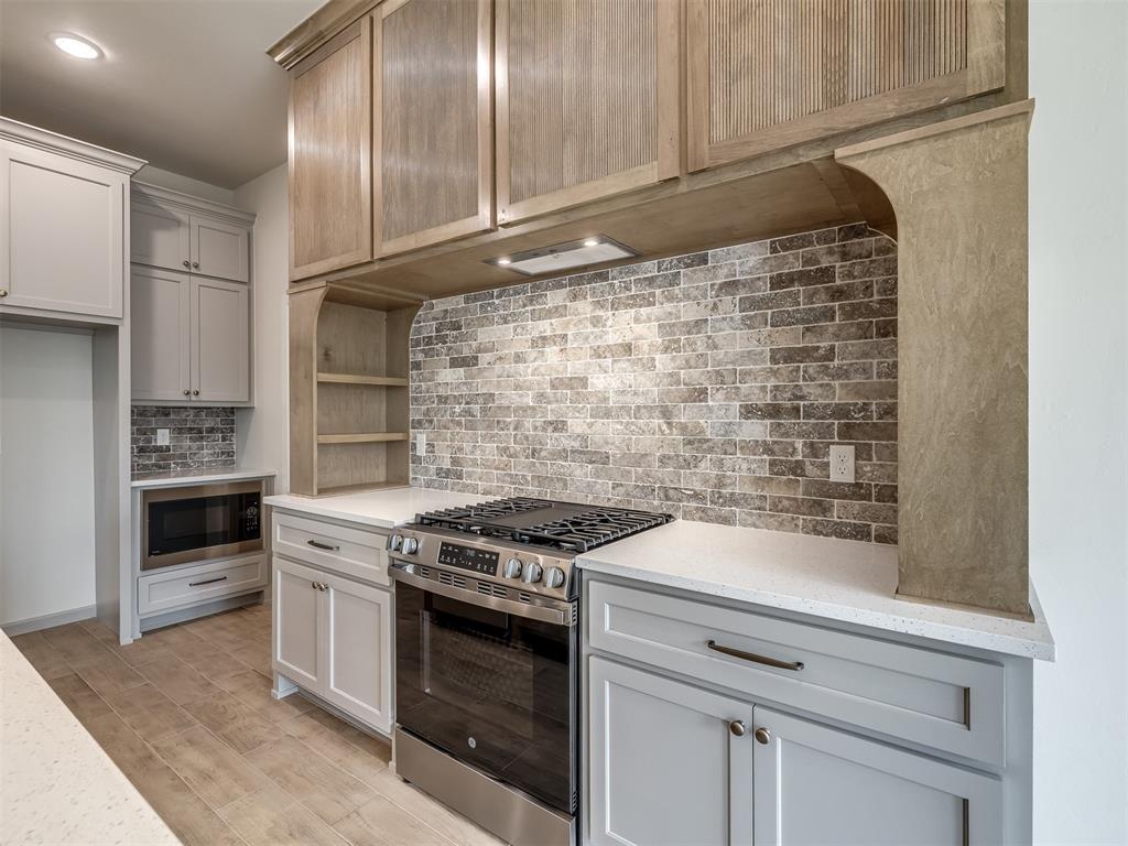 8104 Goldfinch Drive Property Photo 8