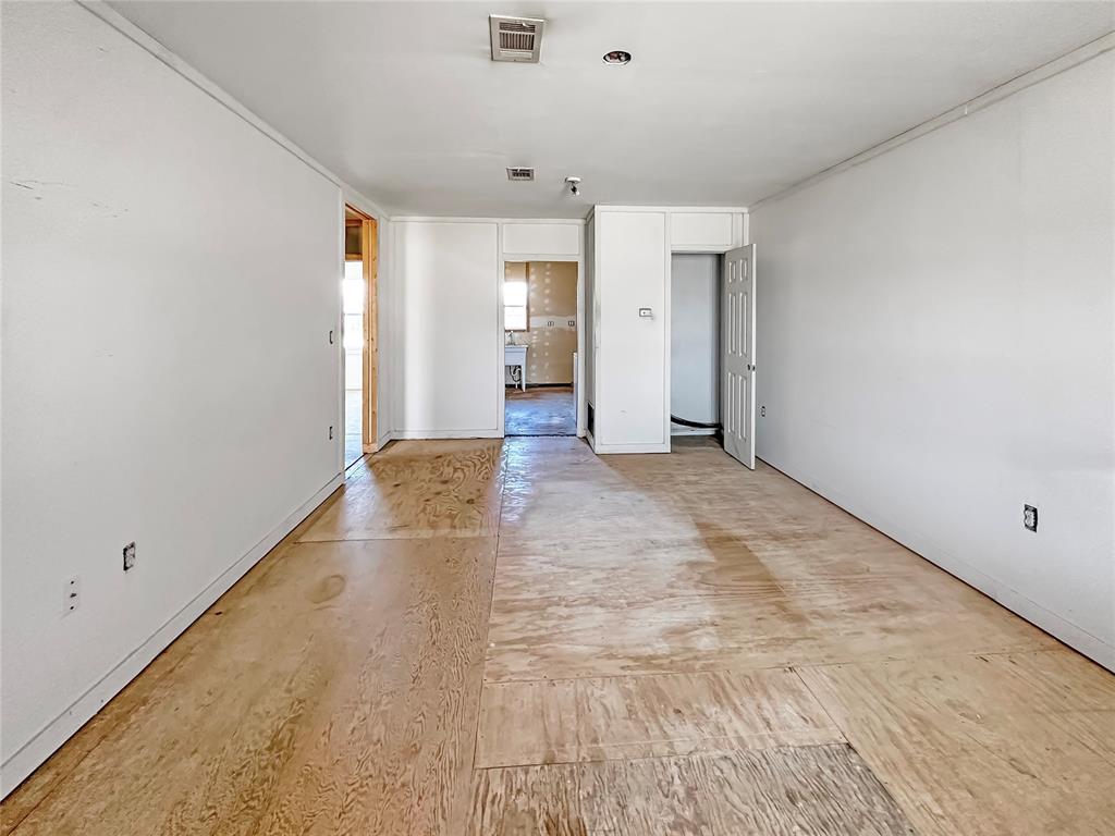323 S Birch Avenue Property Photo 6