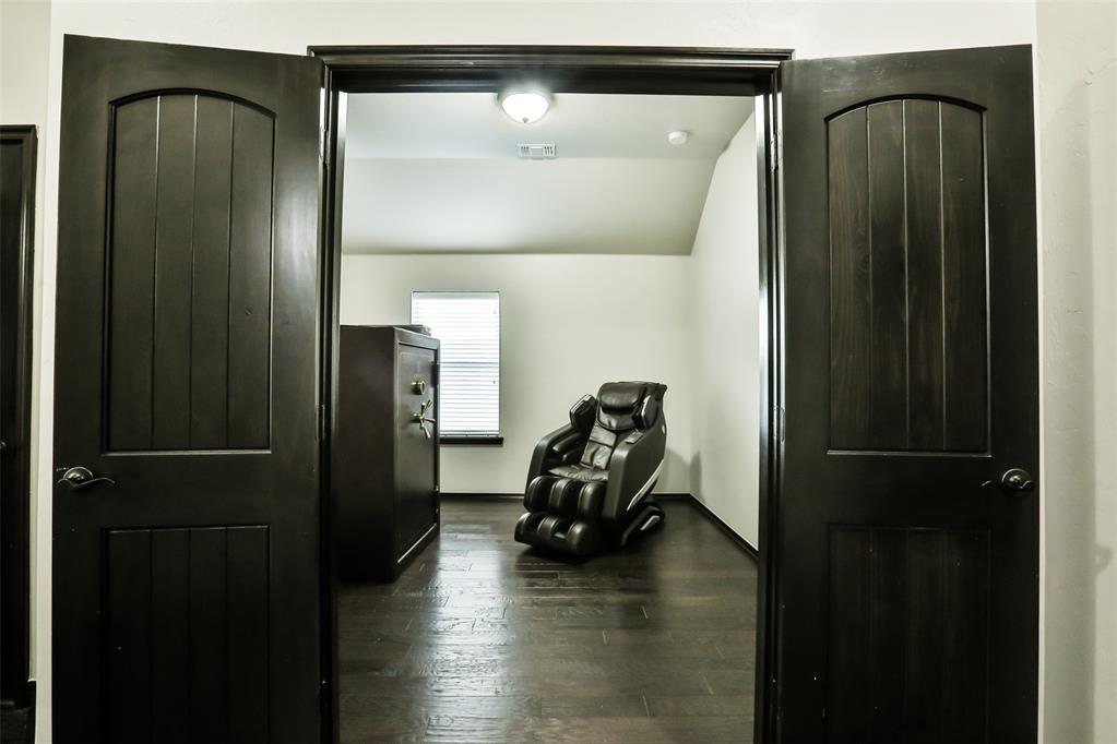 4215 Lorings Circle Property Photo 32