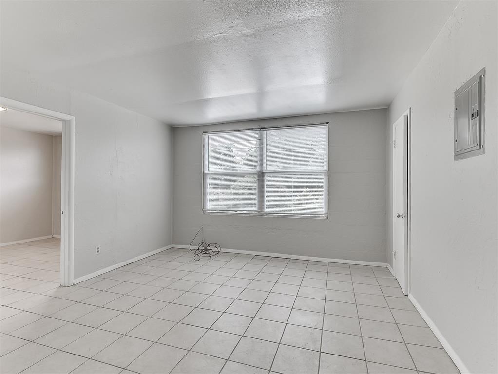 506 Sw 24th Street Property Photo 3