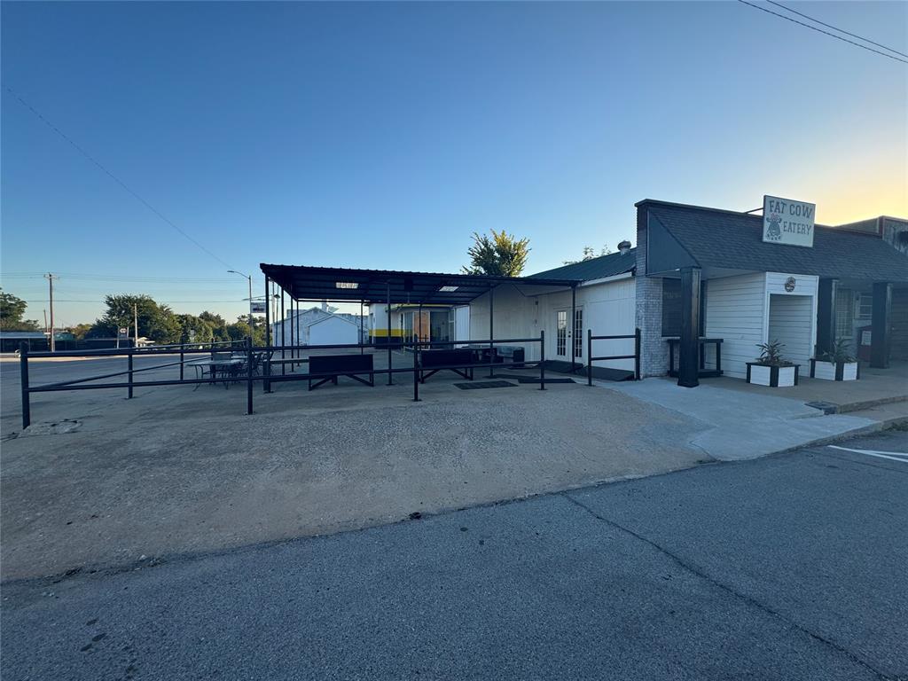 304 W Blakely Street Property Photo 2