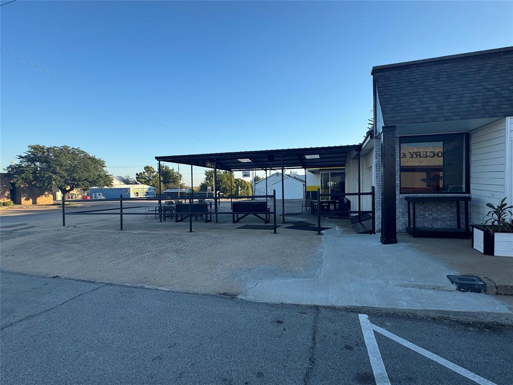 304 W Blakely Street Property Photo 3