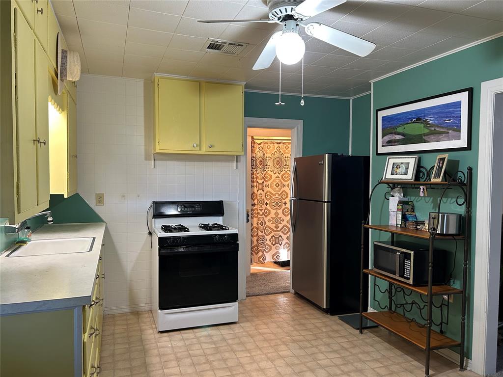 418 S Pennsylvania Avenue Property Photo 8