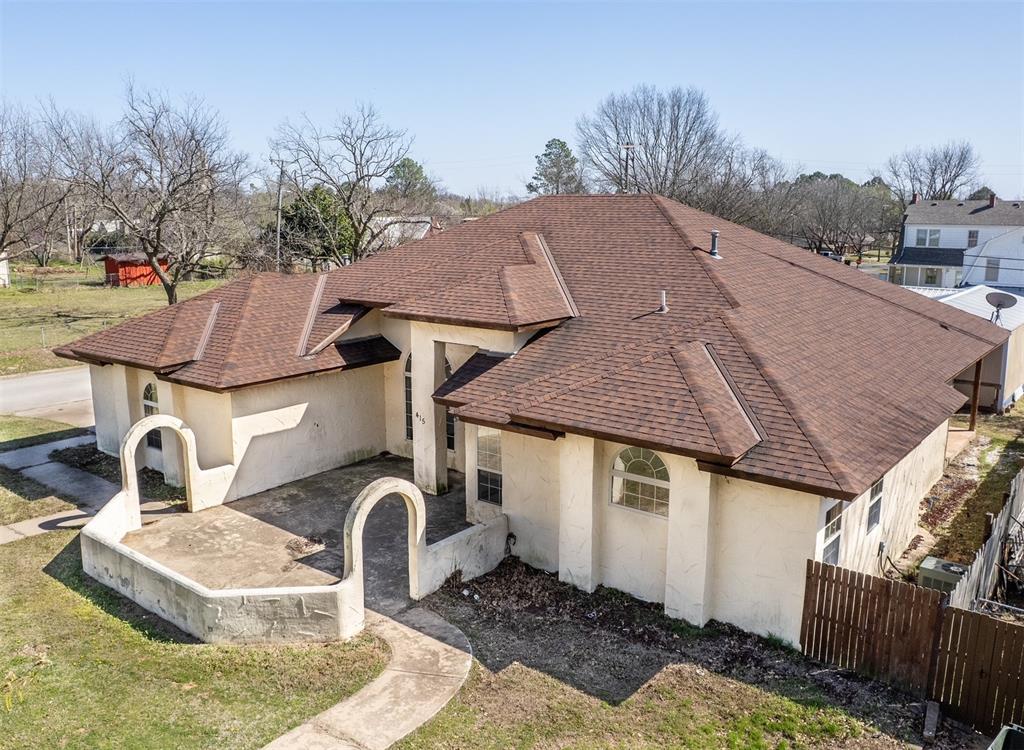 415 Country Club Drive Property Photo