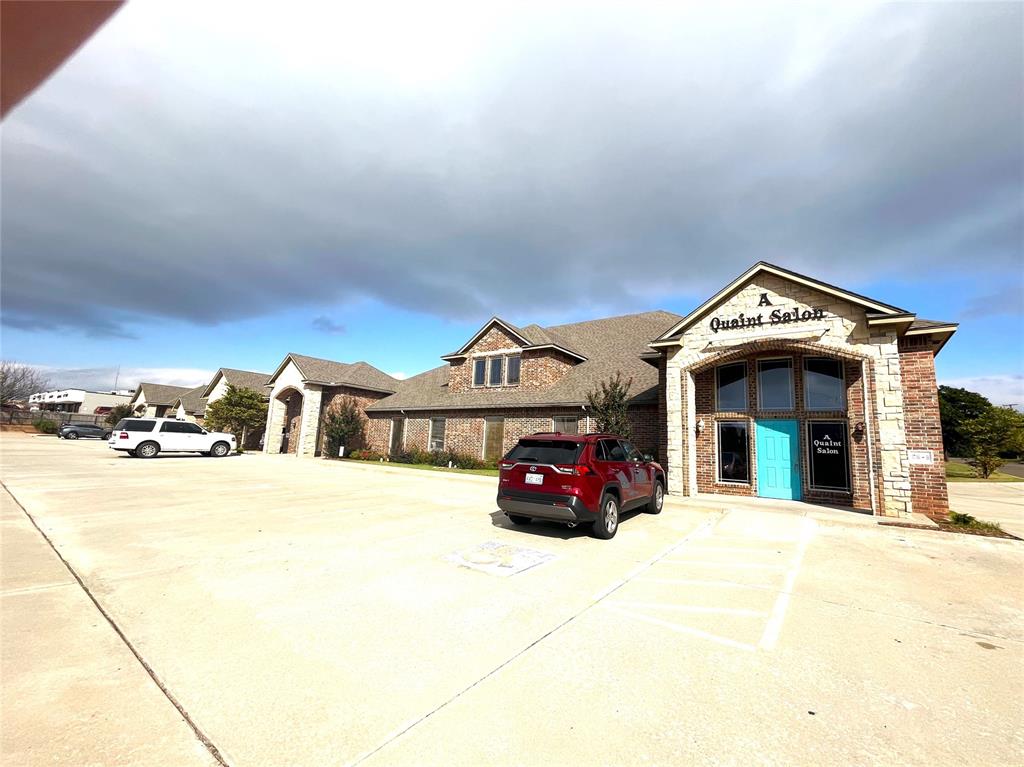 1716 S Post Road Property Photo 5