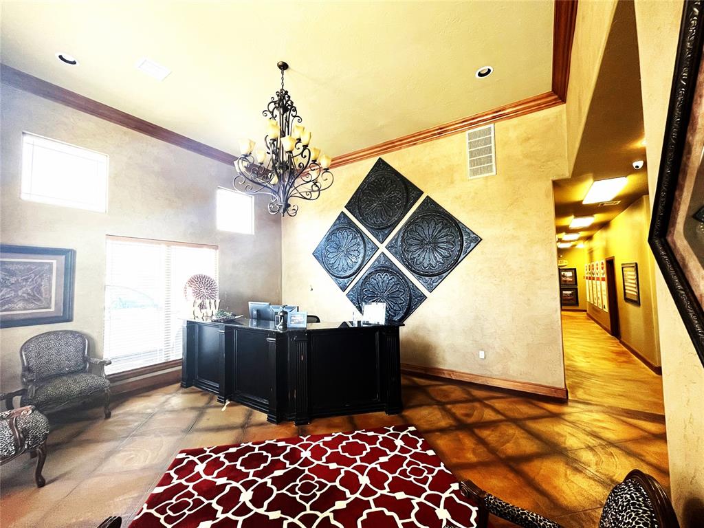 1716 S Post Road Property Photo 7