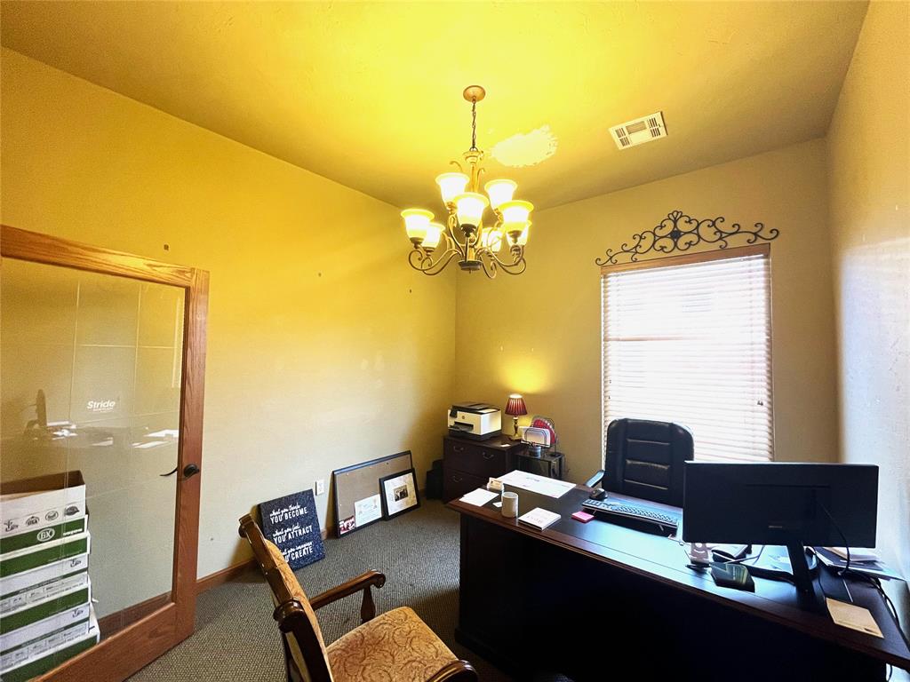 1716 S Post Road Property Photo 8