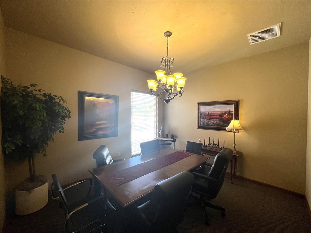 1716 S Post Road Property Photo 9