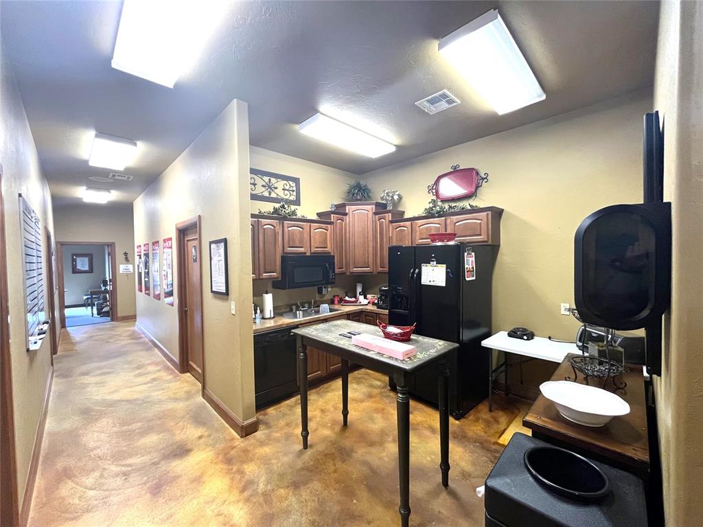 1716 S Post Road Property Photo 13