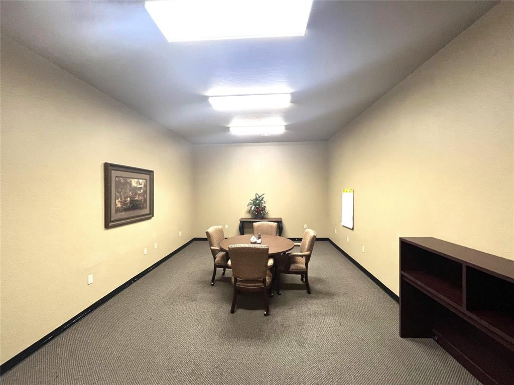 1716 S Post Road Property Photo 16