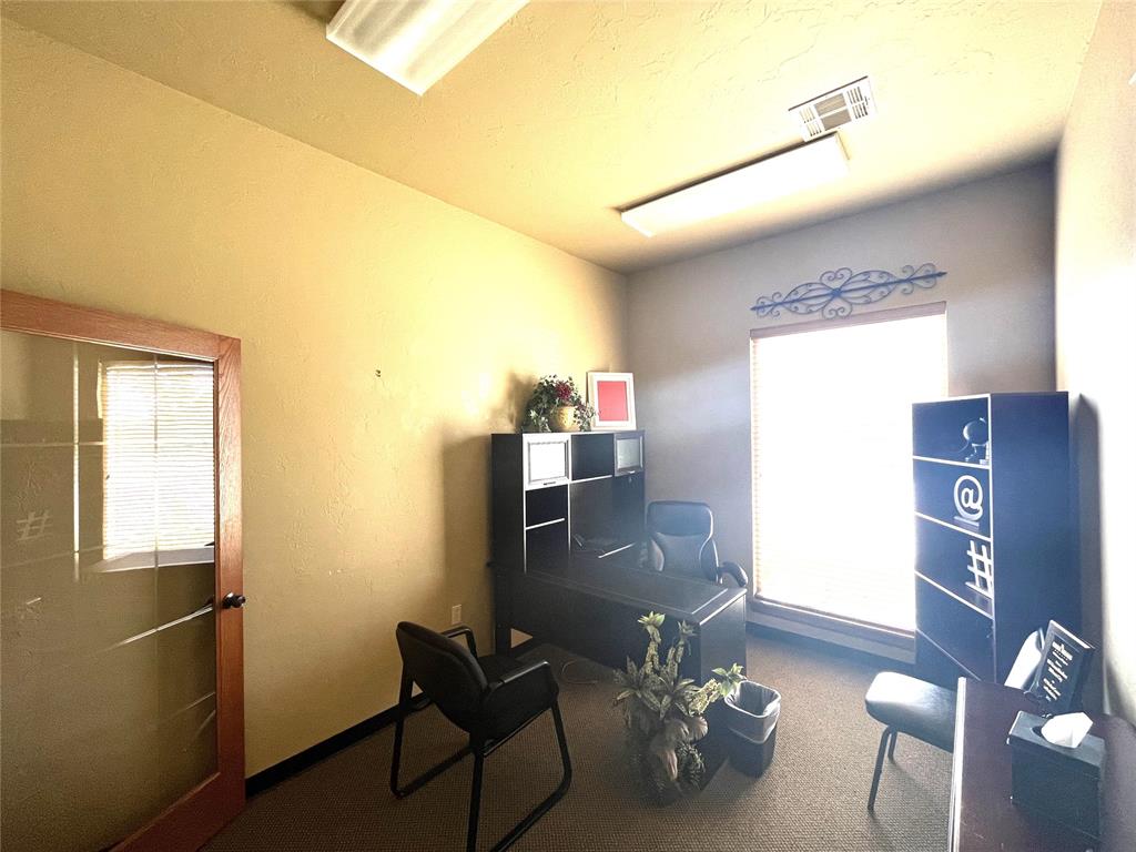 1716 S Post Road Property Photo 20