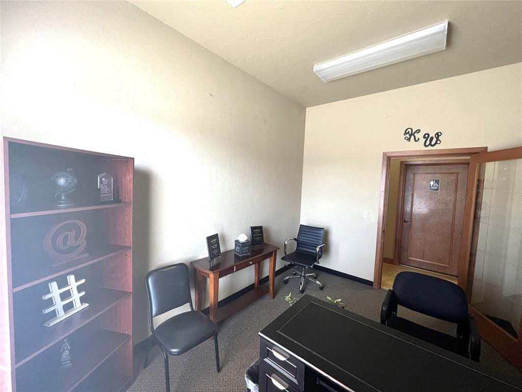 1716 S Post Road Property Photo 21