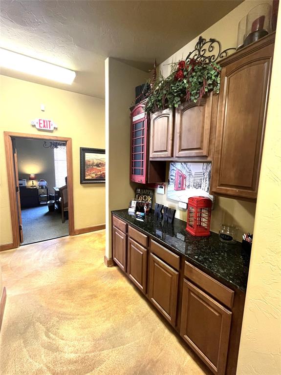 1716 S Post Road Property Photo 23