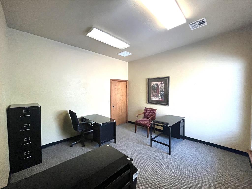 1716 S Post Road Property Photo 26