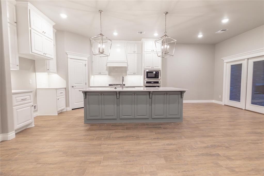 8241 Mountain Oak Drive Property Photo 4