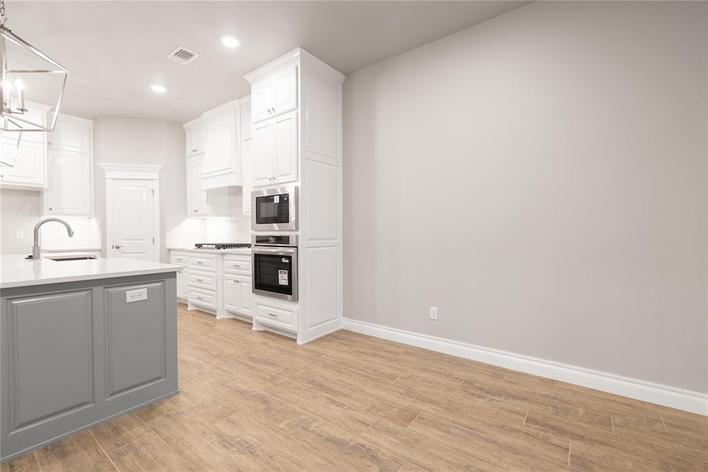 8241 Mountain Oak Drive Property Photo 5