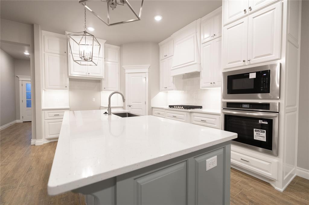 8241 Mountain Oak Drive Property Photo 6