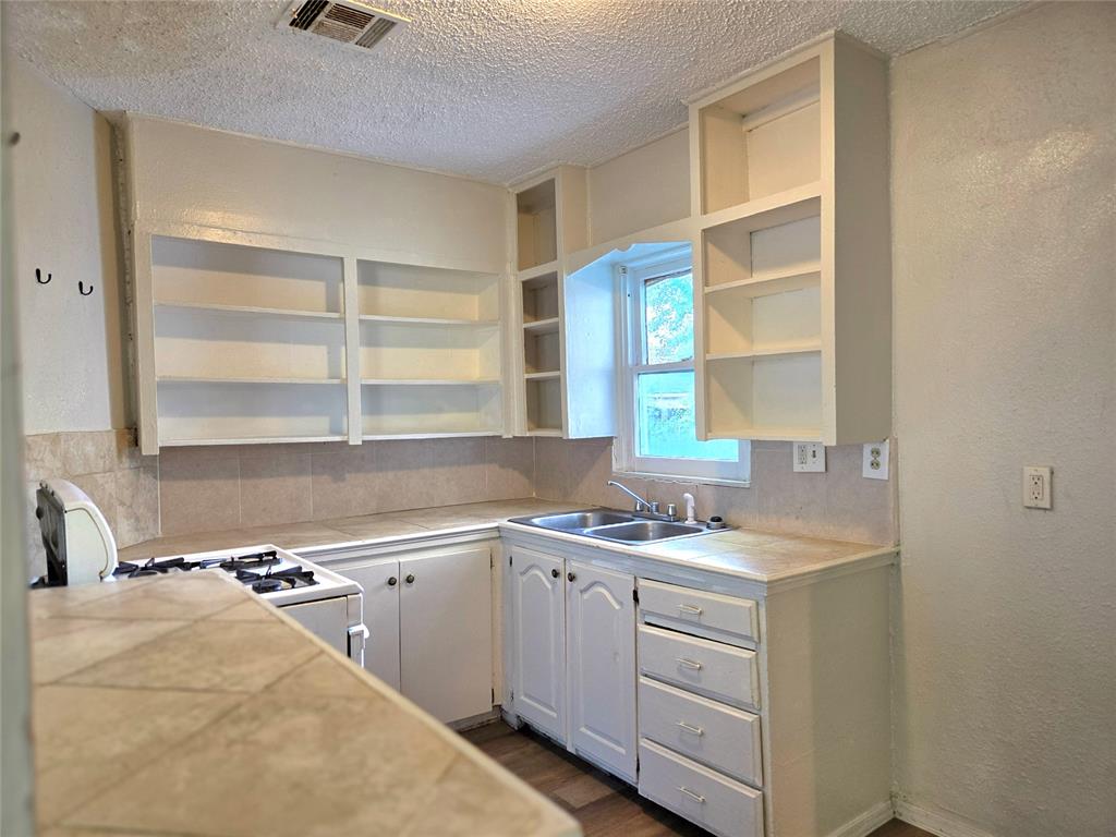 5843 Nw 24th Street Property Photo 6