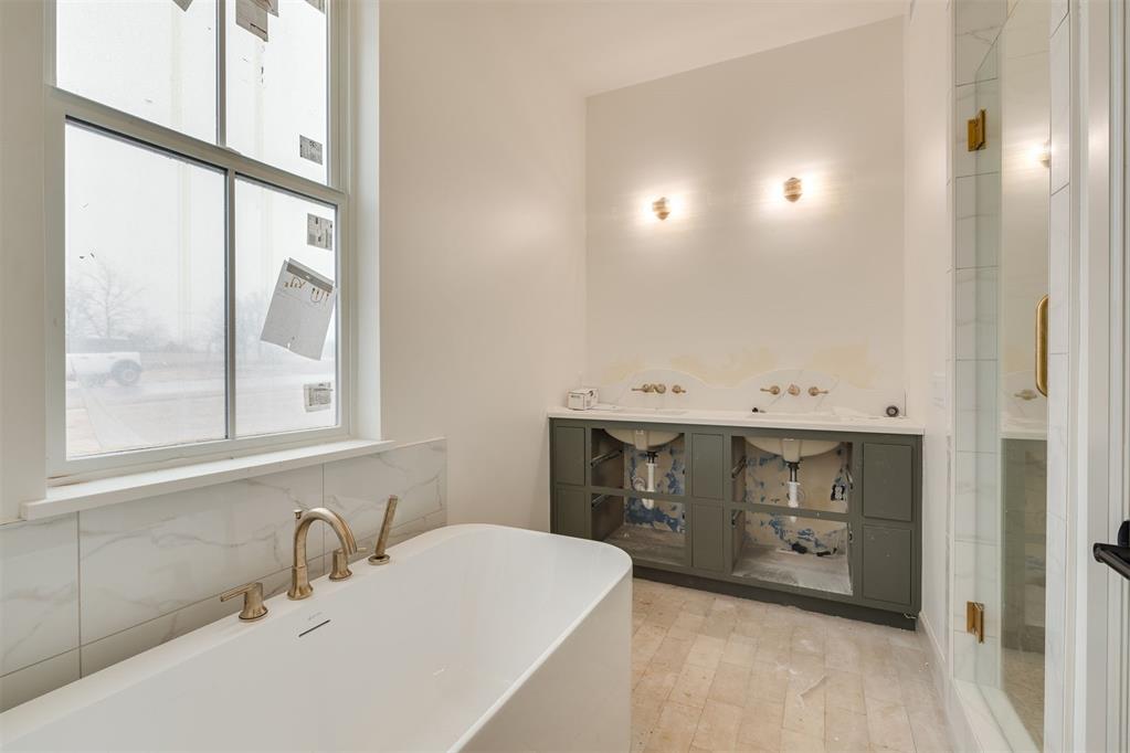 18457 Sweetwater Lane Property Photo 11