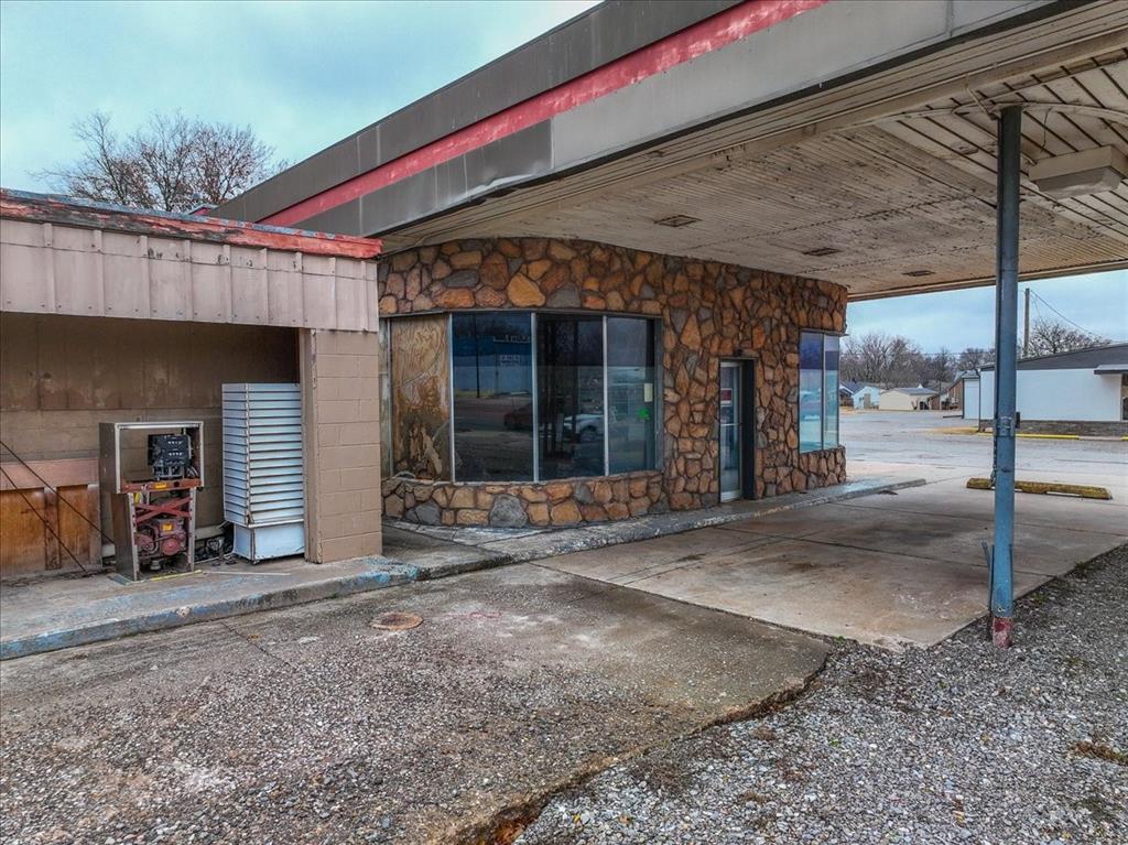 330 S Green Avenue Property Photo 4