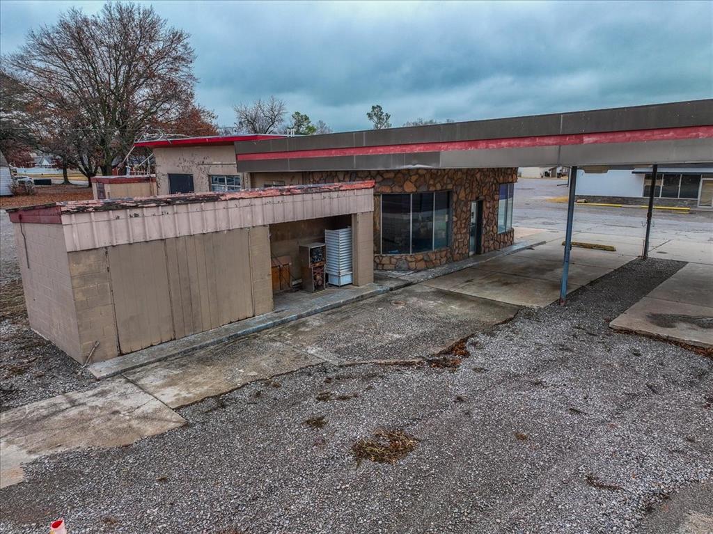330 S Green Avenue Property Photo 15