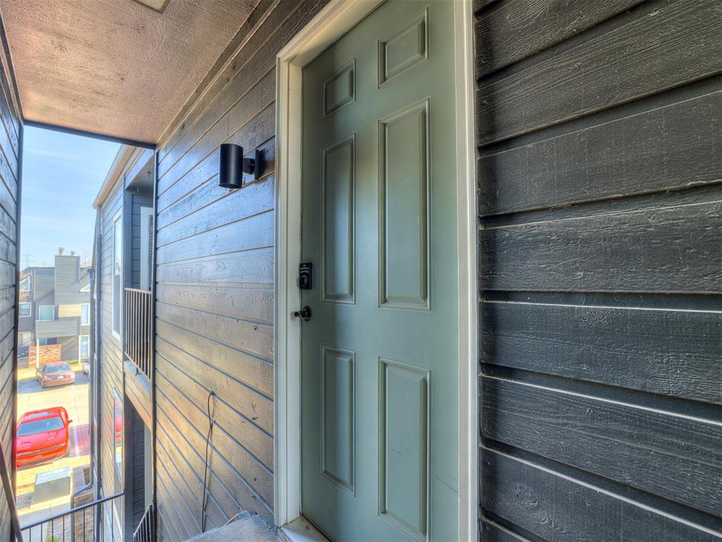 11530 N May Avenue D303 Property Photo 4