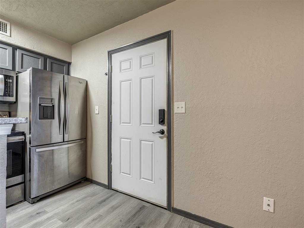 11530 N May Avenue D303 Property Photo 5