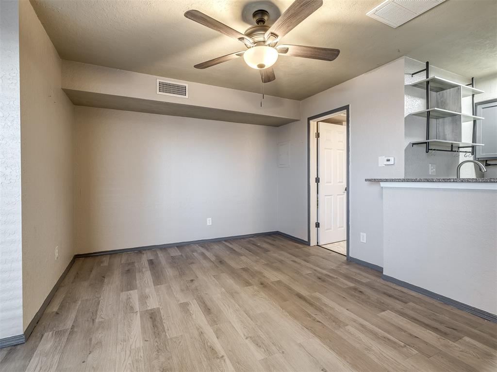 11530 N May Avenue D303 Property Photo 7
