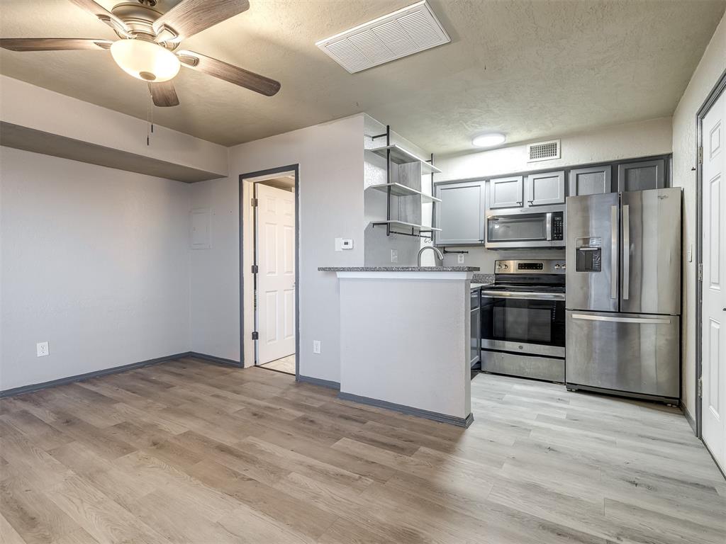 11530 N May Avenue D303 Property Photo 8