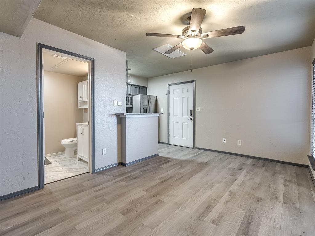 11530 N May Avenue D303 Property Photo 9