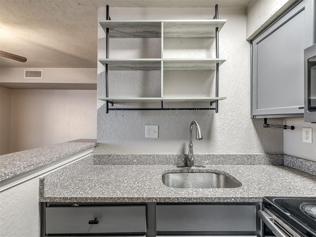 11530 N May Avenue D303 Property Photo 18