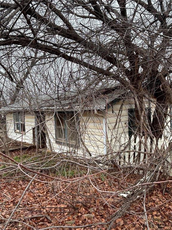 21290 E Eighth Street Property Photo 3