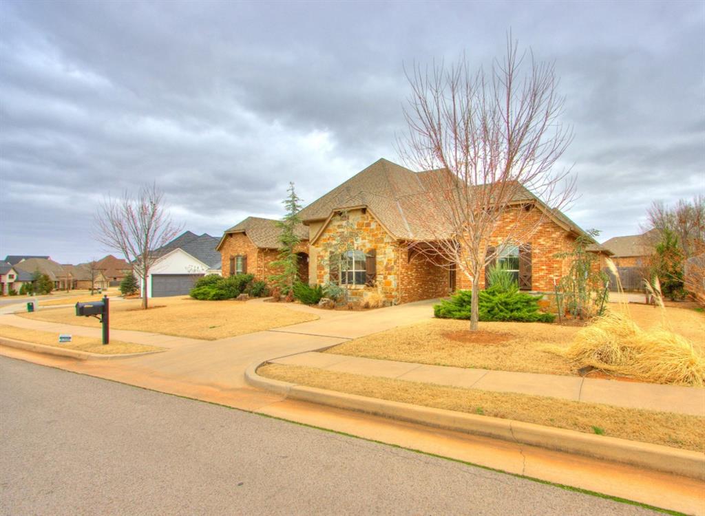 500 Newport Bridge Drive Property Photo 9