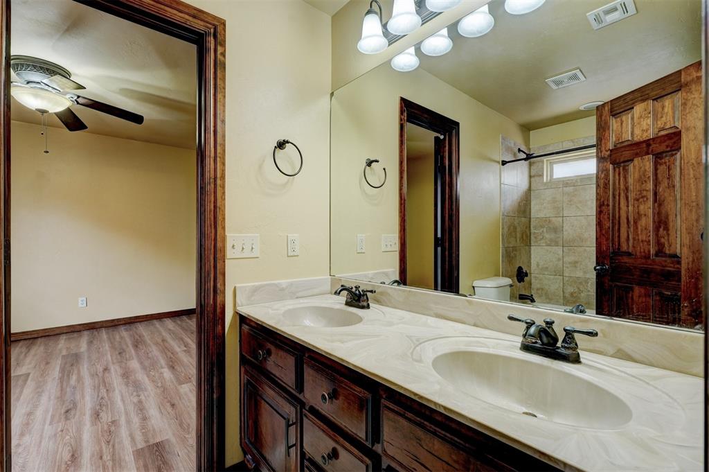 11605 Nw 111th Street Property Photo 14
