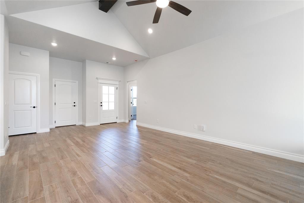 8108 Nw 154th Street Property Photo 4
