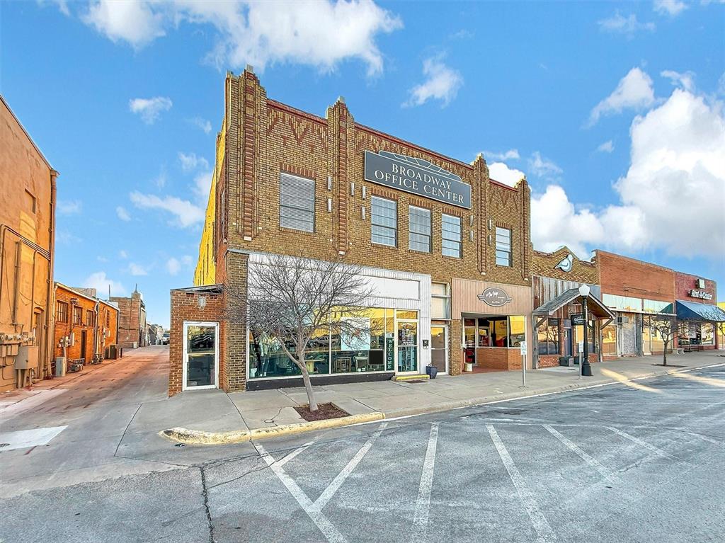114 W Broadway Avenue Property Photo 3