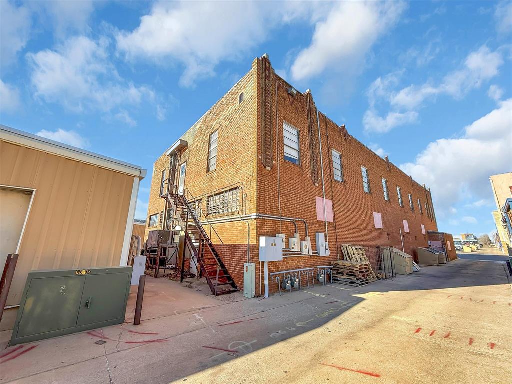 114 W Broadway Avenue Property Photo 6