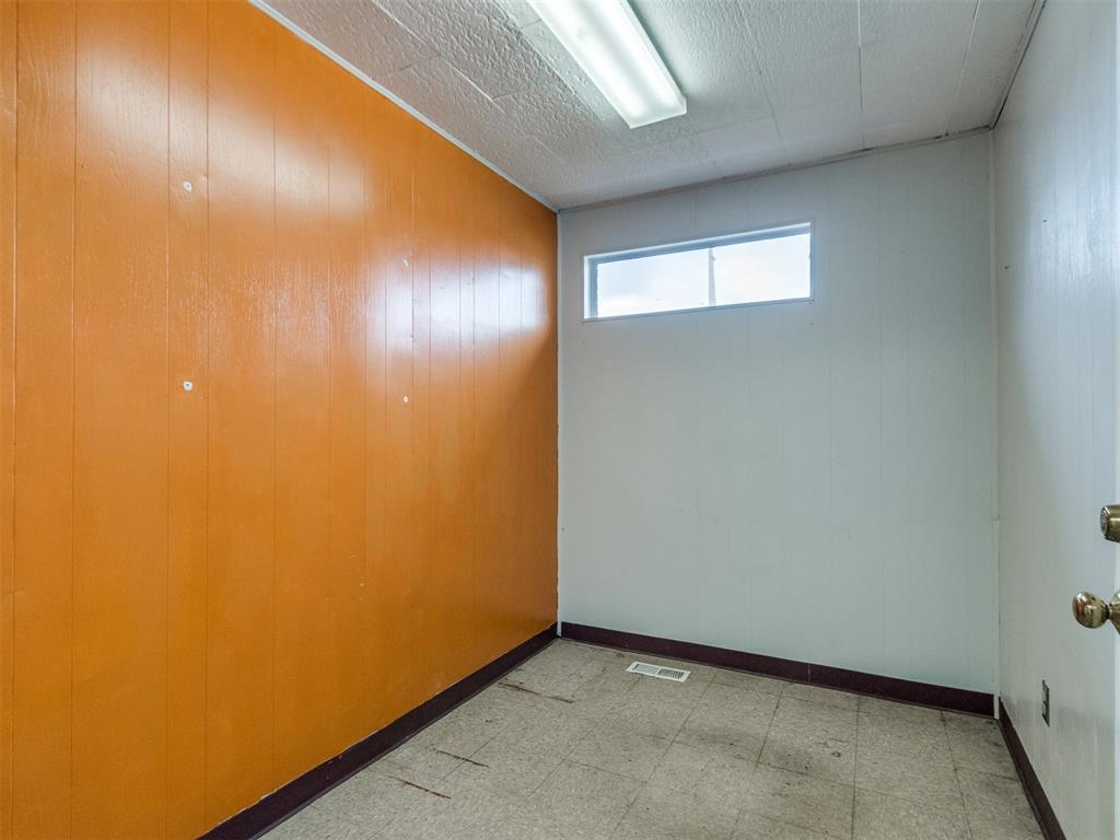 5835 S Pennsylvania Avenue Property Photo 8