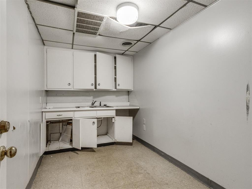 5835 S Pennsylvania Avenue Property Photo 10