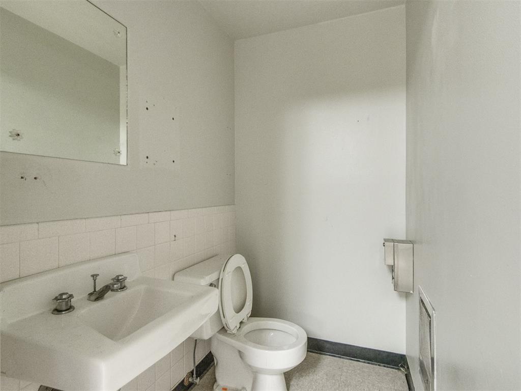 5835 S Pennsylvania Avenue Property Photo 29
