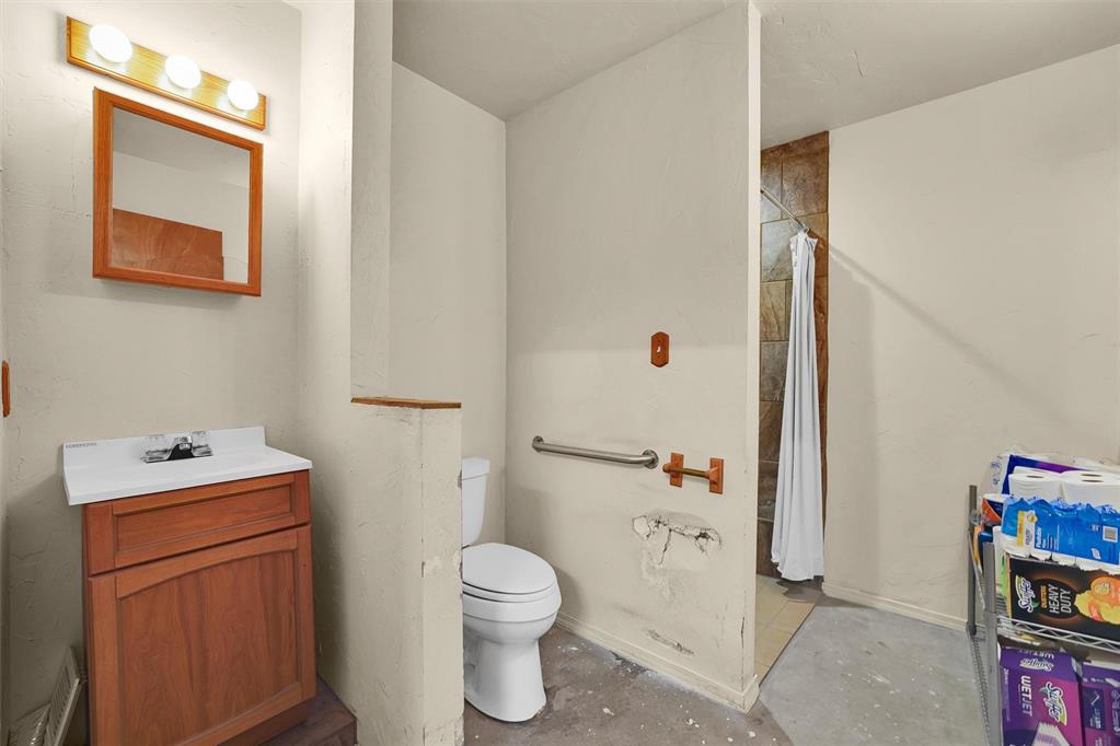 1402 W 3rd Street Property Photo 21