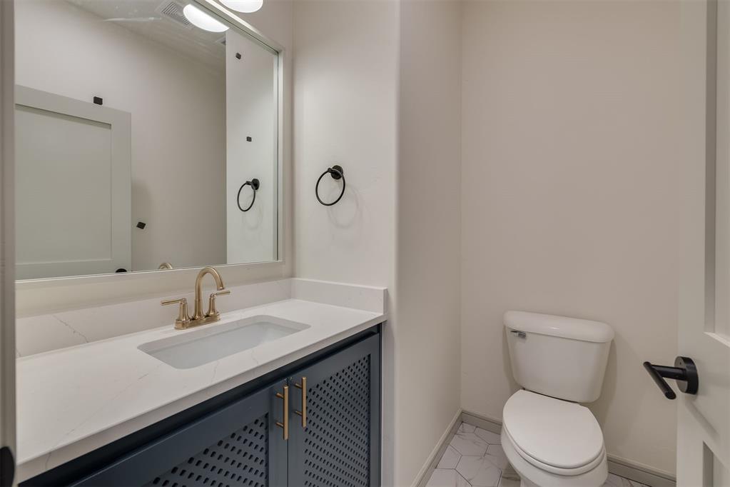 2140 Josslyn Place Property Photo 20