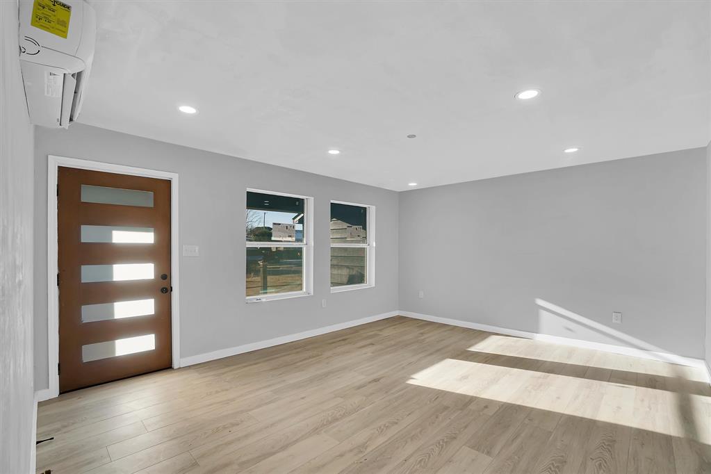 1125 Maple Street Property Photo 4