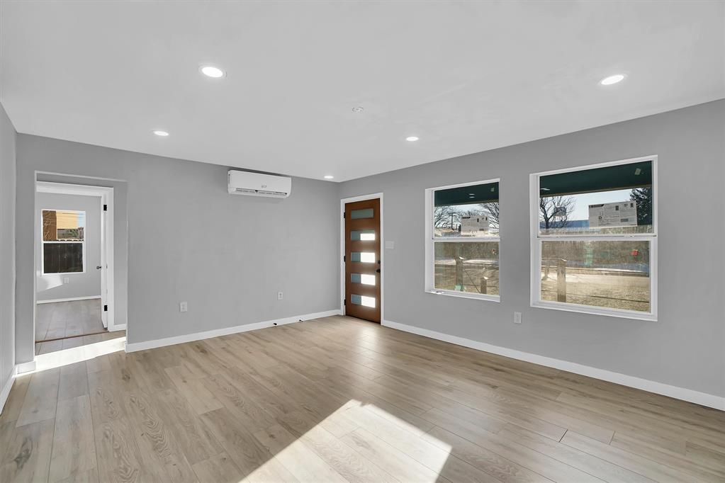 1125 Maple Street Property Photo 5